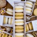 weiße Macaron-Schachtel mit Sternenmuster, 160 x 45 x 45 mm