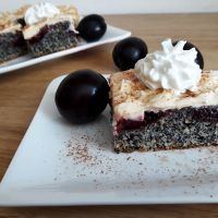 Glutenfreier umgedrehter Pflaumenkuchen