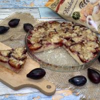 Glutenfreier Sauerteig-Pflaumenkuchen mit Streuseln