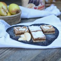 Superschneller glutenfreier Biskuitkuchen mit Äpfeln