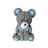 Grauer Teddybär mit blauer Schleife