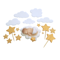 Baby auf einer Wolke, Wolken und Sternen