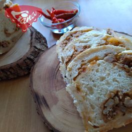 Gluten-free Bolognese roll