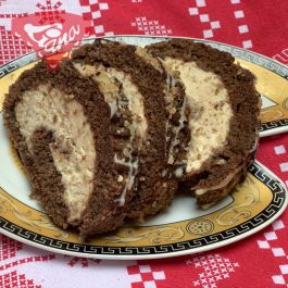 Gluten-free gingerbread roll with chestnut puree