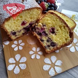 Bezlepkový borůvkový koláč pečený ve formě na biskupský chlebíček