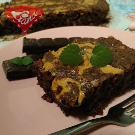 Bezlepkový brownies s arašídovým máslem