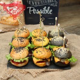 Perfect grilling with gluten-free mini hamburgers