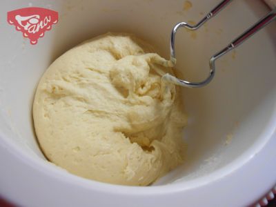 Gluten-free ducat buns with cinnamon sugar
