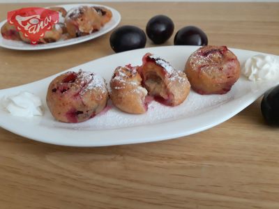 Pflaumen im glutenfreien Zimtteig