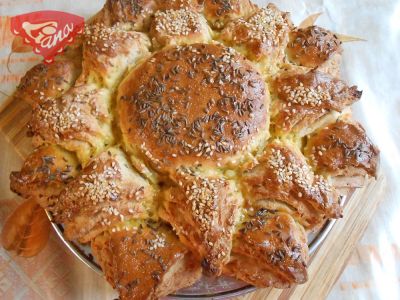 Gluten-free garlic yeast flower