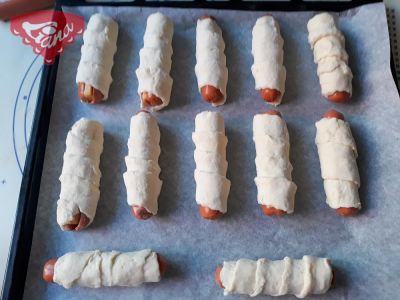 Sausages in a gluten-free puff pastry dough