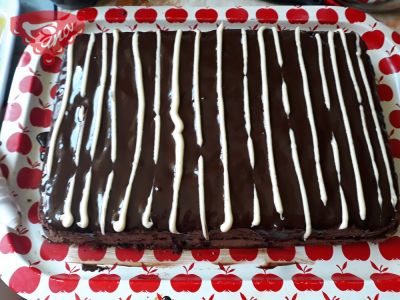 Gluten-free chocolate cubes with pieces of strawberries