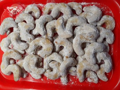 Traditional gluten-free walnut rolls