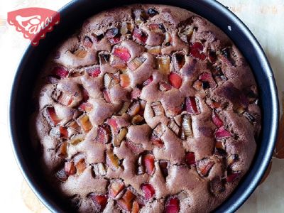 Glutenfreier Rhabarberkuchen mit Erdbeermarmelade