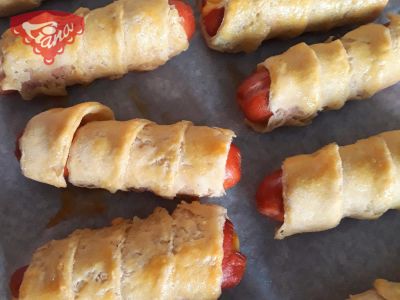 Sausages in a gluten-free puff pastry dough