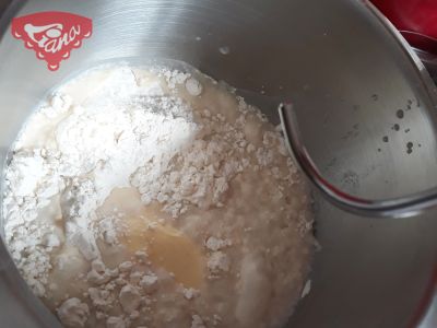 Párky v bezlepkovém lístkově-plundrovém těstě