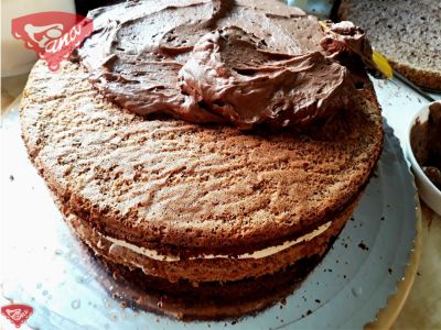 Cake with mascarpone - chocolate filling