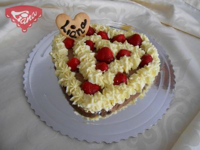 Bezlepková Valentínska ovocná torta