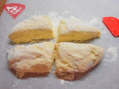Gluten-free ducat buns with cinnamon sugar