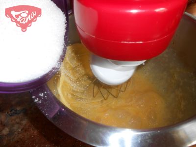 Bezlepkový makový koláč s citrónovou polevou