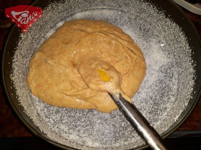Bezlepkový orechovo - mrkvový koláč
