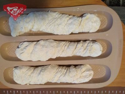 Gluten-free sourdough roots with garlic
