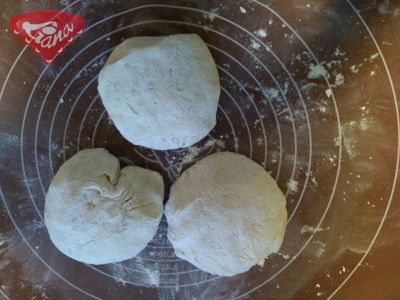 Gluten-free sourdough roots with garlic