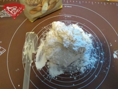 Gluten-free sourdough roots with garlic