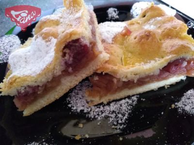 Gluten-free apple pie with cherries