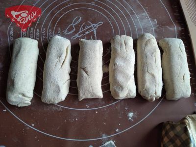 Glutenfreie dunkle Sauerteigbaguettes ohne Hefe