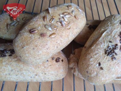 Glutenfreie dunkle Sauerteigbaguettes ohne Hefe