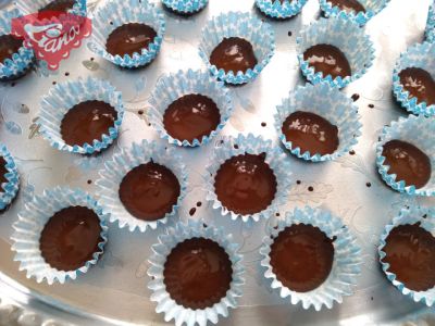 Coconut cupcakes with almond liqueur