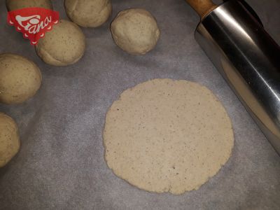 Gluten-free pita bread