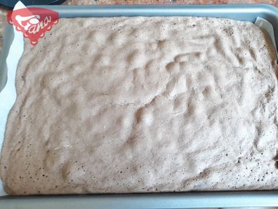 Glutenfreie Schokoladenwürfel mit Erdbeerstückchen