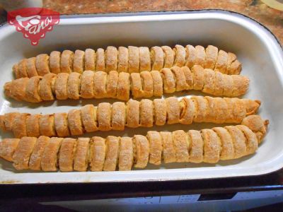 Gluten-free ducat buns with cinnamon sugar
