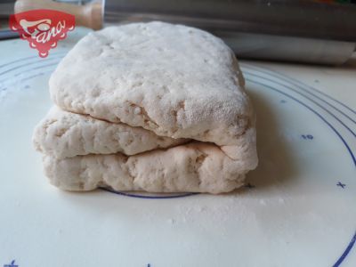 Sausages in a gluten-free puff pastry dough