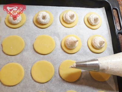 Gluten-free walnut hunting buttons