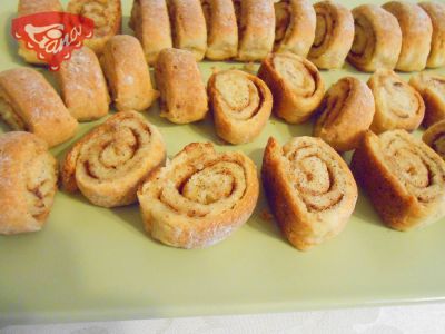Gluten-free ducat buns with cinnamon sugar