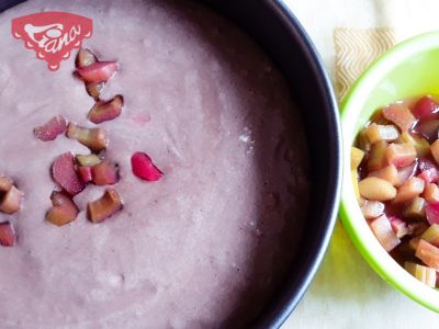 Glutenfreier Rhabarberkuchen mit Erdbeermarmelade