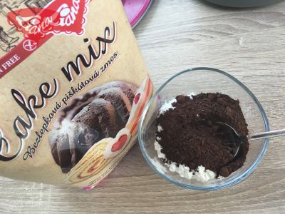 Gluténmentes bársonytekercs banánnal