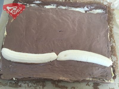 Gluten-free velvet roll with banana