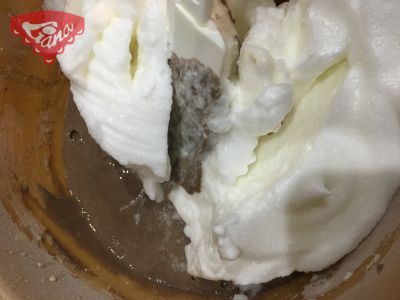 Gluten-free pudding dessert with Golden cream