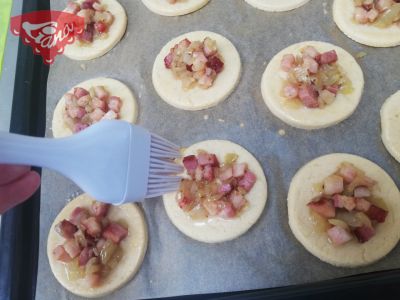 Glutenfreie Kekse mit Speck und Zwiebeln