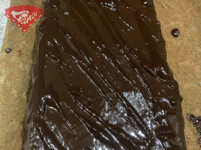 Glutenfreies Nussdessert mit Kakaofüllung