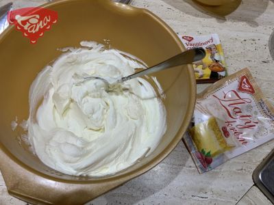 Käsekuchen mit gesalzenem Karamell