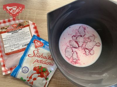 Jahodová pěna s müsli