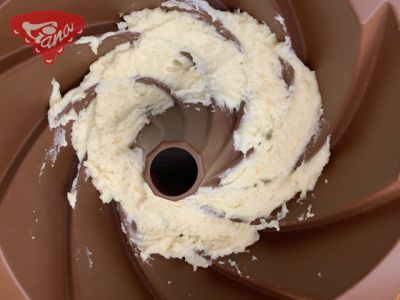 Jogurtová bábovka s tvarohem a ovocem