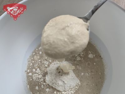 Bezlepkový kváskový chléb pečený v janském skle