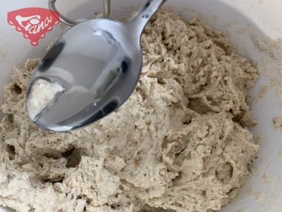 Bezlepkový kváskový chléb pečený v janském skle