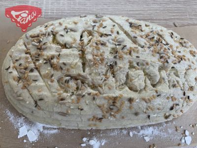 Bezlepkový kváskový chléb pečený v janském skle